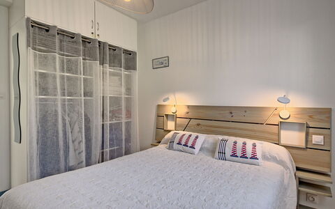 Melflo: Furniture, Building, Comfort, Bed Frame, Wood, Lighting, Interior Design, Cabinetry, Lamp, Bed