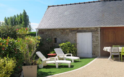 L'Egven: Property, House, Cottage, Building, Real Estate, Yard, Backyard, Home, Roof, Garden