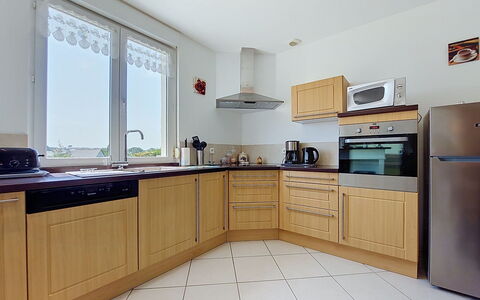 Le Sémaphore: Kitchen, Kitchen Appliance, Countertop, Cabinetry, Furniture, Flooring, Major Appliance, Interior Design, Wood, Floor
