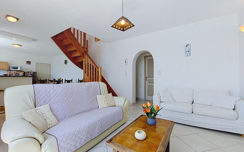 Le Sémaphore: Furniture, Interior Design, Flooring, Floor, Couch, Wood, Ceiling, Room, Table, Living Room