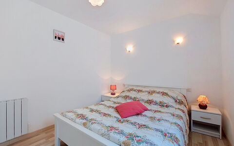 Le Sémaphore: Bed, Bedroom, Interior Design, Furniture, Bed Sheet, Ceiling, Wood, Bedding, Room, Floor