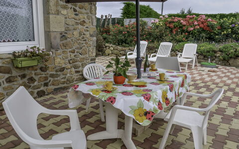 Chez Yvonne: Table, Plant, Furniture, Property, Chair, Window, Outdoor Table, Flowerpot, Umbrella, Tablecloth