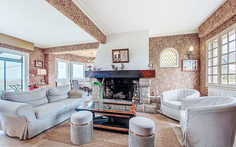 La Rotonde: Furniture, Interior Design, Wall, Flooring, Floor, Wood, Ceiling, Couch, Room, Living Room