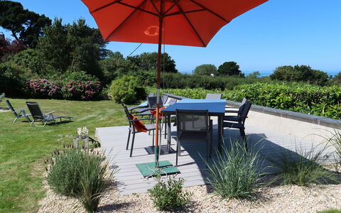 La Rotonde: Plant, Table, Property, Plant Community, Furniture, Nature, Tree, Sky, Umbrella, Shade