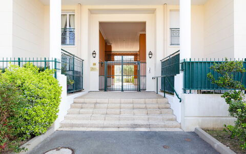 Cabourg 132: Plant, Building, Door, Residential Area, Real Estate, Stairs, Grass, Flooring, Facade