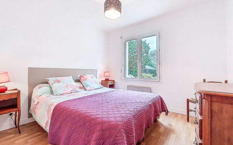 Kerguntuil: Bed, Furniture, Interior Design, Bedroom, Bedding, Bed Sheet, Floor, Room, Flooring, Linens