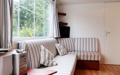 Cottage Super Mercure (Qum300) 603.1: Property, Furniture, Couch, Window, Comfort, Wood, Interior Design, Shade, Rectangle, Living Room
