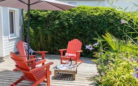 Gîte au Jardin: Plant, Furniture, Property, Nature, Botany, Outdoor Furniture, Chair, Grass, Shade, Window