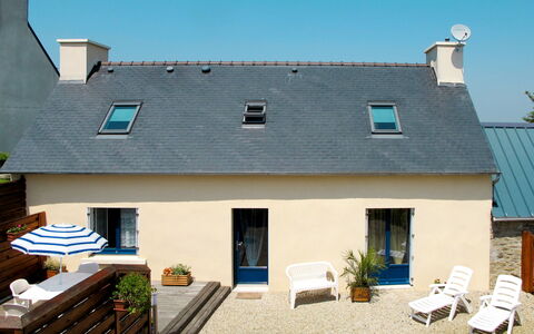 Ty Channed: Property, House, Roof, Home, Cottage, Building, Real Estate, Architecture, Residential Area, Siding
