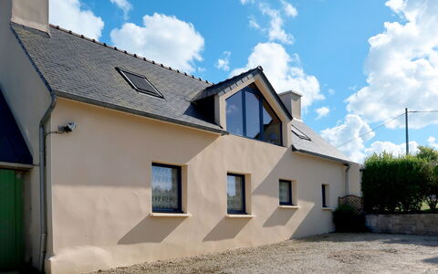 Ty Channed: Property, House, Home, Residential Area, Building, Architecture, Real Estate, Sky, Wall, Roof