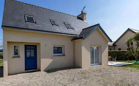 L'Hermine: Sky, Plant, Property, Building, Window, House, Door, Land Lot, Cottage