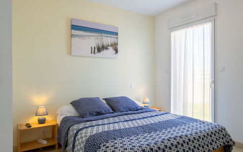 Tal Ar Mor: Furniture, Bed, Interior Design, Bedroom, Floor, Flooring, Room, Bed Sheet, Bedding, Wood