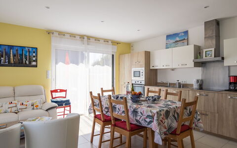 Tal Ar Mor: Furniture, Interior Design, Flooring, Floor, Chair, Apartment, Home, Kitchen & Dining Room Table, Room, Dining Room