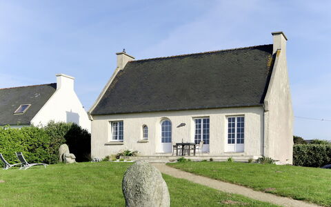 Cam Louis: Sky, Plant, Property, Building, Window, House, Land Lot, Architecture, Grass, Cottage