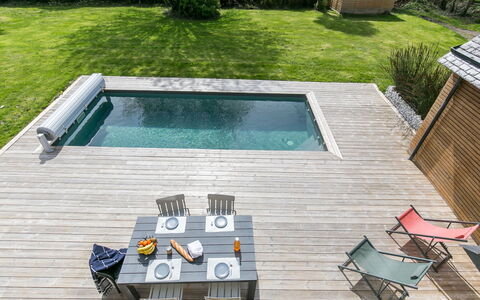 Breizh Riviera: Water, Plant, Table, Outdoor Furniture, Wood, Building, Road Surface, Rectangle, Leisure, Grass
