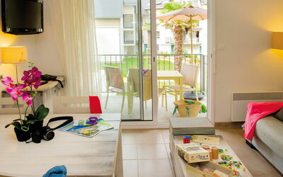 Les Jardins D'Arvor 613.4: Building, Green, Flower, Lighting, Plant, Yellow, Living Room, Table, Interior Design, Floor