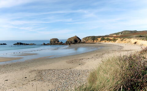 Nature et Mer: Sky, Cloud, Water, Water Resources, Natural Landscape, Beach, Coastal And Oceanic Landforms, Terrain, Bank, Horizon