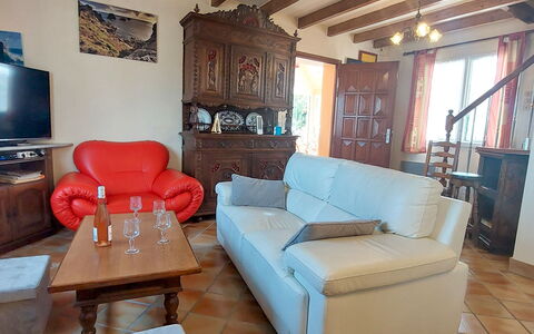Nature et Mer: Furniture, Interior Design, Couch, Flooring, Wood, Floor, Living Room, Room, Table, Chair