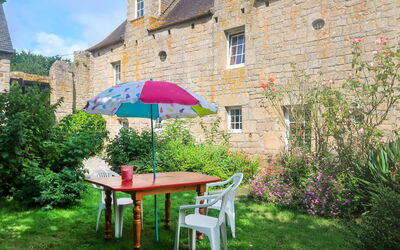 Loctudy 605: Plant, Property, Sky, Building, Window, Table, Outdoor Table, Outdoor Furniture, Natural Landscape, Chair