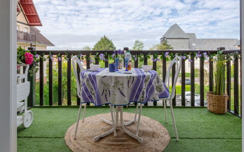 Cabourg 180: Lawn, Garden, Balcony, Porch, Yard, Backyard, Landscaping, Chair, Outdoor Furniture, Artificial Turf