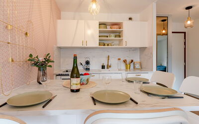 Accommodation:&nbsp;Le Clos Mathilde 180.20