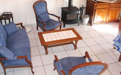 Ty Huella (Czn120) 616.1: Furniture, Room, Chair, Property, Floor, Living Room, Table, Interior Design, Flooring, House