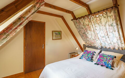 Chez Jeanne: Property, Furniture, Building, Comfort, Wood, Interior Design, Bed Frame, Lamp, Floor, Bed