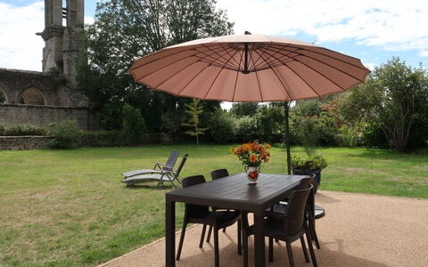 Pont L'Abbé 608: Cloud, Plant, Table, Sky, Property, Furniture, Umbrella, Tree, Botany, Shade