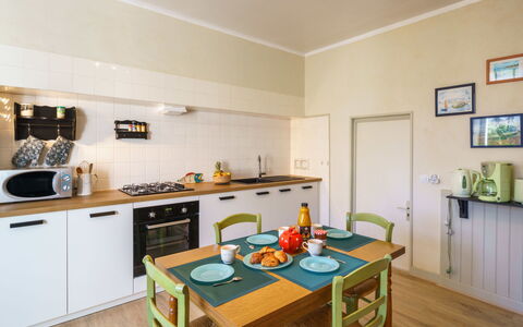 Ty Martelod: Cabinetry, Countertop, Wood, Kitchen, Flooring, Interior Design, Kitchen Appliance, Floor, Home Appliance, Kitchen Stove