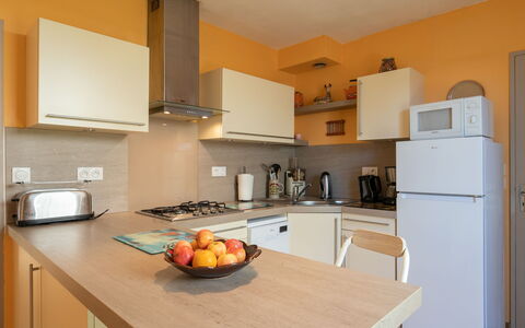 Tal Ar Mor: Countertop, Cabinetry, Table, Property, Furniture, Kitchen Appliance, Kitchen, Kitchen Sink, Kitchen Stove, Home Appliance