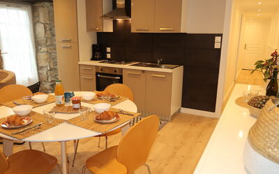 Accommodation:&nbsp;Ty Coz 605.1