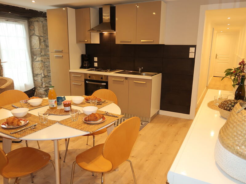 Accommodation:&nbsp;Ty Coz 605.1