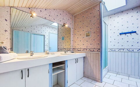 Pors Bae: Flooring, Plumbing Fixture, Floor, Interior Design, Ceiling, Bathroom, Tap, Plumbing, Lighting, Sink