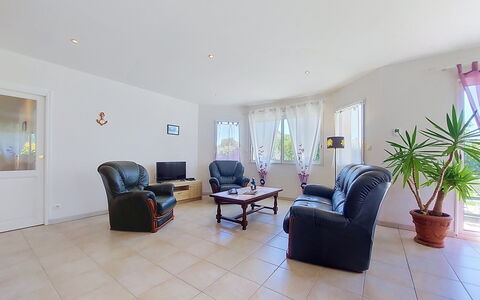 Ker Laouen: Furniture, Interior Design, Flooring, Couch, Floor, Ceiling, Living Room, Home, Room
