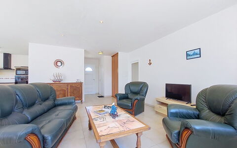 Ker Laouen: Furniture, Wood, Flooring, Interior Design, Floor, Table, Ceiling, Couch, Room, Living Room