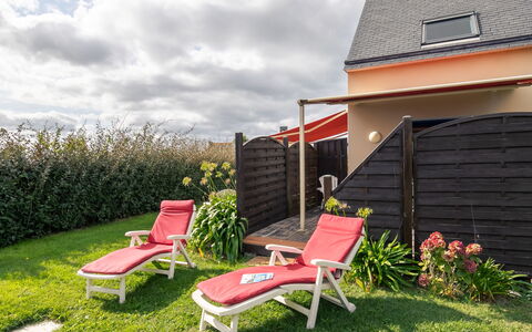 L'Appel du Large: Cloud, Plant, Flower, Sky, Property, Building, Outdoor Furniture, Land Lot, Shade, House