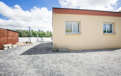 Ty Fañch: Cloud, Sky, Property, Window, Building, Land Lot, Asphalt, Road Surface, Plant, Material Property