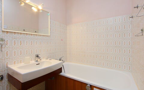 Jardins du Casino: Brown, Mirror, Plumbing Fixture, Tap, Sink, Bathroom Sink, Bathroom, Bathtub, Wood, Interior Design