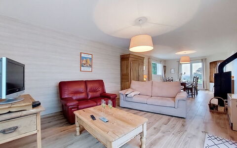 La Belle Vue: Furniture, Wood, Couch, Flooring, Table, Interior Design, Floor, Living Room, Ceiling, Chair