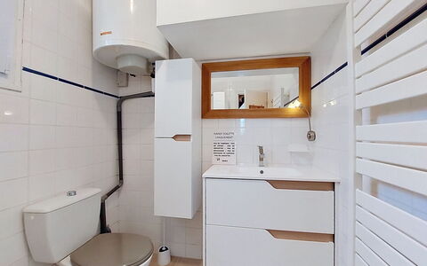 La Belle Vue: Flooring, Plumbing Fixture, Interior Design, Wood, Floor, Bathroom Sink, Bathroom, Bathroom Cabinet, Toilet, Sink