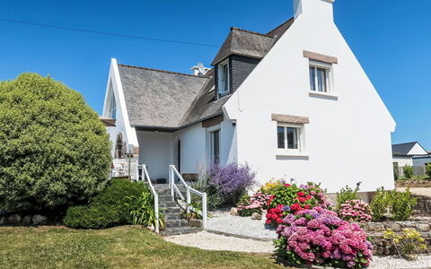 Reve de Mer: Plant, Sky, Building, Property, Window, Flower, House, Land Lot, Tree, Cottage