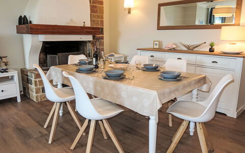 Reve de Mer: Furniture, Interior Design, Chair, Flooring, Table, Wood, Kitchen & Dining Room Table, Floor, Dining Room, Room