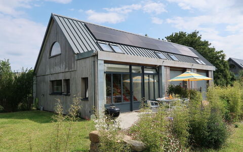 L'Atelier: Plant, Cloud, Sky, Building, Window, Property, House, Land Lot, Tree