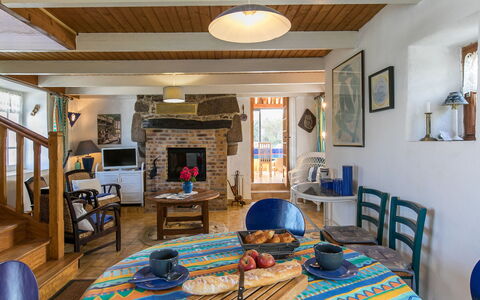 Ty Glaz: Property, Table, Furniture, Picture Frame, Blue, Wood, Building, Interior Design, Chair, Flooring