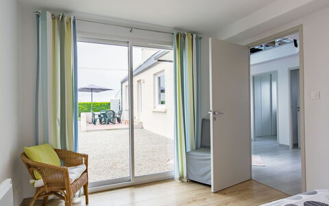 Brise Marine: Building, Property, Door, Shade, Wood, Comfort, Window, Flooring, Floor
