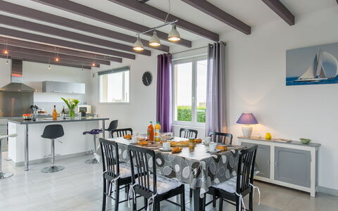 Brise Marine: Table, Furniture, Property, Building, Lighting, Interior Design, Architecture, Wood, Chair, Floor