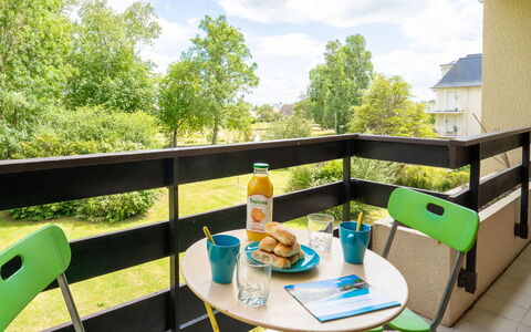Cabourg 230: Table, Sky, Tableware, Cloud, Furniture, Building, Window, Chair, Green, Outdoor Furniture