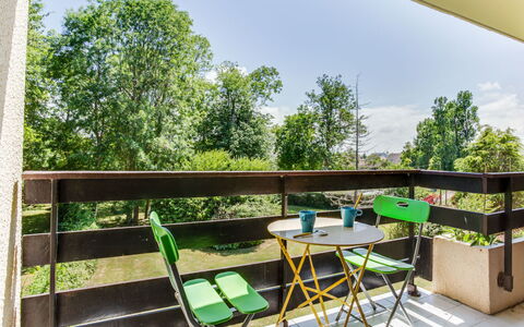 Cabourg 230: Sky, Table, Property, Furniture, Plant, Tree, Shade, Chair, Wood, Interior Design