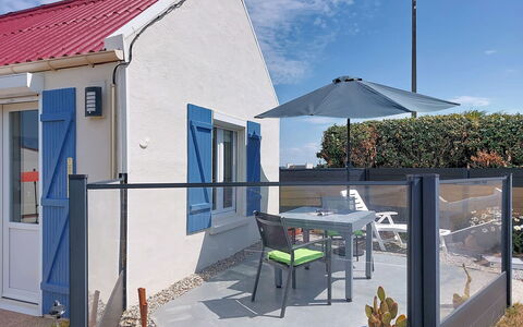 Ti an Aod: Home, Door, Composite Material, Balcony, Cottage, Shade, Porch, Siding, Handrail, Deck