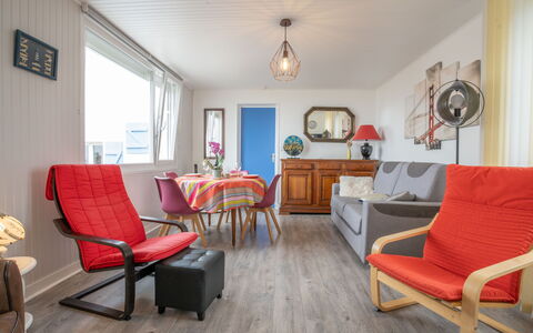 Ti an Aod: Furniture, Picture Frame, Table, Couch, Wood, Building, Floor, Flooring, Living Room, Comfort